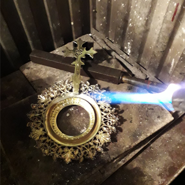 Templomi kegytárgyak javítása, restaurálása