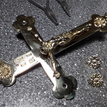 Templomi kegytárgyak javítása, restaurálása